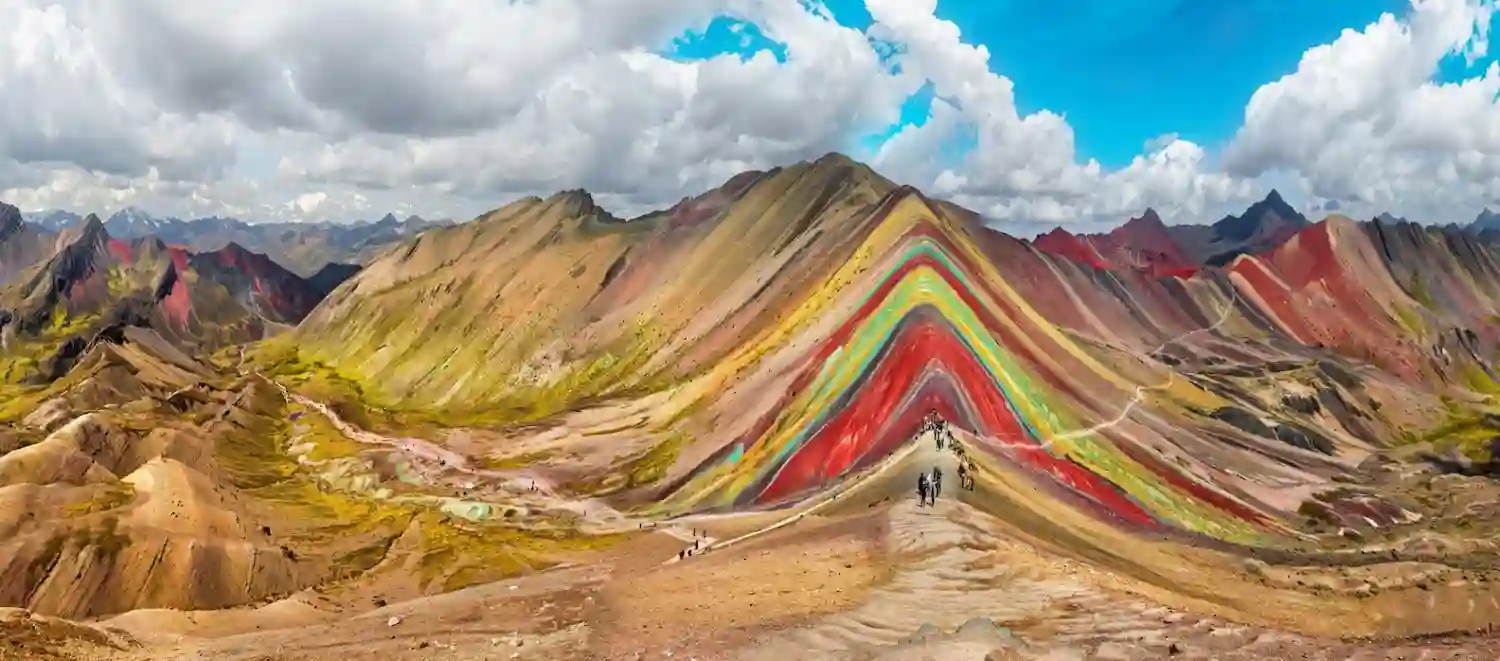 Montanha colorida Peru: Um arco-íris natural nas alturas dos Andes