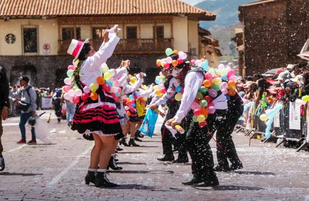 Por que o carnaval peruano é uma experiência única